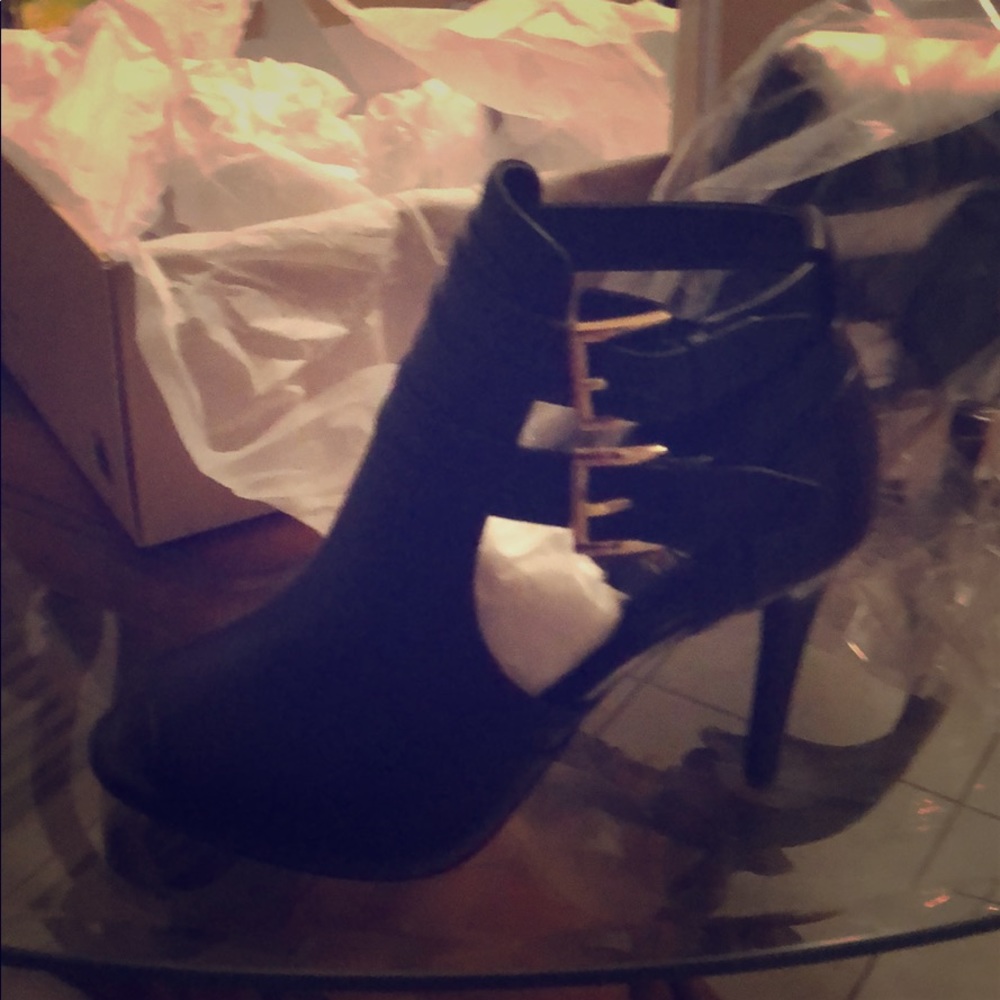 Michael Kors Blaze Open Toe Booty size 7.5